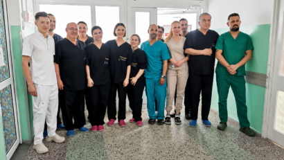 Chirurgie de înaltă performanță la Reșița: profesori din Timișoara operează cazuri complexe și introduc tehnici moderne la Spitalul Județean