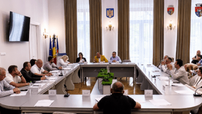 Consiliul Local Caransebeș nu a decis soarta sălilor de jocuri: nici interzicerea, nici taxarea suplimentară nu au fost aprobate
