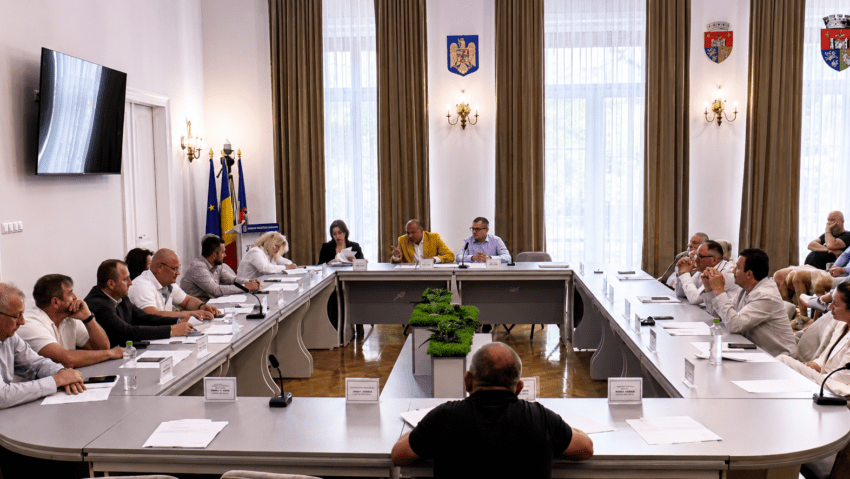 Consiliul Local Caransebeș nu a decis soarta sălilor de jocuri: nici interzicerea, nici taxarea suplimentară nu au fost aprobate