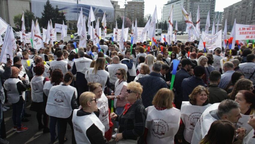 Grefierii și personalul auxiliar din Justiție anunță proteste împotriva noii legi a salarizării