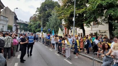 Sindicatele din educaţie strâng semnături pentru grevă