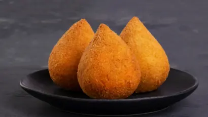 Coxinha: gustarea stradală braziliană cu pui, crustă crocantă și umplutură cremoasă