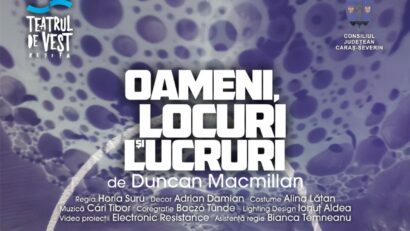 Teatrul de Vest ridică cortina pentru ultimele reprezentații din această stagiune: 𝟏𝟓,𝟏𝟔 𝐬̦𝐢 𝟏𝟕 𝐦𝐚𝐢, ale spectacolului „𝐎𝐚𝐦𝐞𝐧𝐢, 𝐥𝐨𝐜𝐮𝐫𝐢 𝐬̦𝐢 𝐥𝐮𝐜𝐫𝐮𝐫𝐢” de Duncan Macmillan