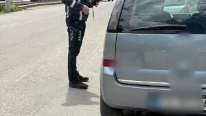 Controale rutiere cu sprijin aerian în Caraș-Severin. Polițiștii monitorizează din aer drumurile cu risc ridicat de accidente