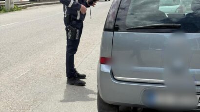 Acțiune rutieră de tip „RELEU” pe DN 6. Polițiștii din Caraș-Severin verifică viteza, alcoolul și drogurile la volan