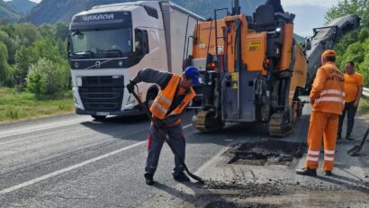 Lucrări la carosabil pe trei drumuri naționale din Caraș-Severin