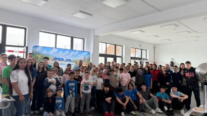 Caravana Viitorului la Oravița și Coronini: experimente interactive, energie verde și ateliere educative pentru elevi