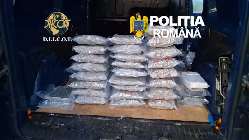 DIICOT: Un ucrainean și un român, reținuți după ce au introdus în țară canabis și cocaină