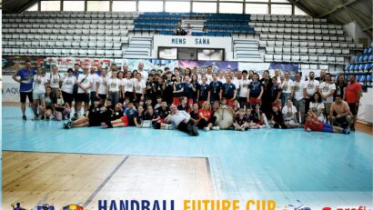 Viitorii campioni de pe semicerc s-au înfruntat la Caransebeş! “Handball Future Cup” a reunit la start peste 400 de copii