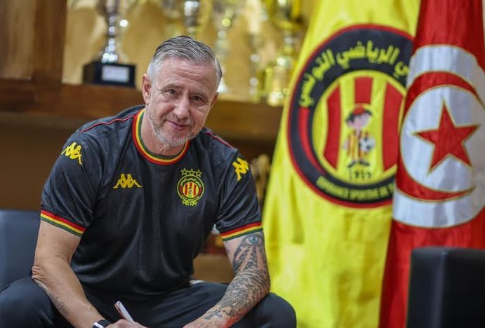 Fotbal: Laurenţiu Reghecampf revine pe banca formaţiei ES Tunis