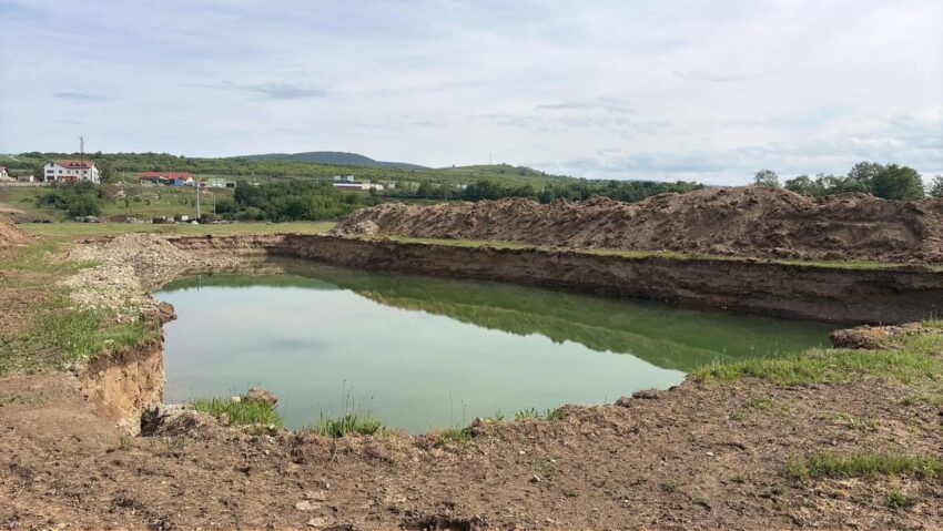 Exploatare ilegală de agregate minerale pe râul Nera