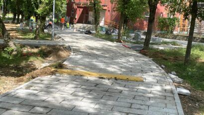 Lucrările din Parcul Tricolorului din Reșița avansează