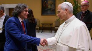 Mircea Cărtărescu primit la Vatican cu ocazia împlinirii a 100 de ani de când a fost înființată Libreria Editrice Vaticana (LEV)