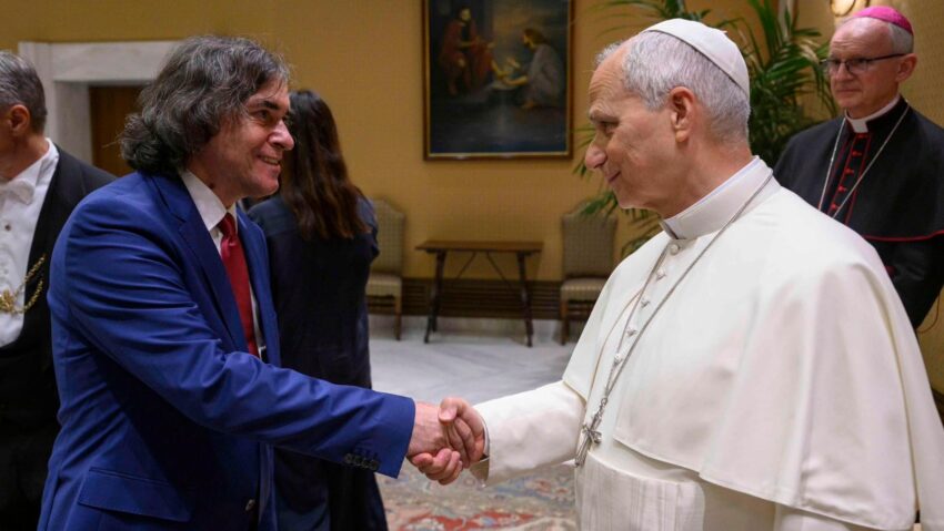 Mircea Cărtărescu primit la Vatican cu ocazia împlinirii a 100 de ani de când a fost înființată Libreria Editrice Vaticana (LEV)