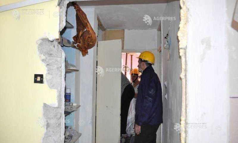 Timiș: Explozie urmată de incendiu într-un apartament; 43 de persoane din bloc au fost evacuate