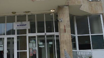 Protest spontan al angajaților din Finanțele Publice Caraș-Severin. Joi va fi „Ziua fără finanțist”