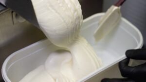 Premieră gastronomică: Înghețata de pălincă din Zalău, desertul inedit creat de Mircea Groza care promovează tradițiile culinare din Sălaj
