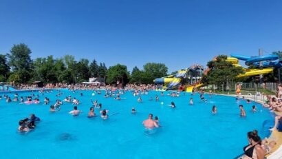 Tarife neschimbate la Ștrandul Neptun Arad în 2026. Program nou aprobat de Consiliul Local
