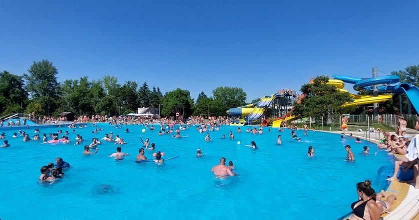 Tarife neschimbate la Ștrandul Neptun Arad în 2026. Program nou aprobat de Consiliul Local