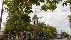 Tur ghidat transfrontalier pe bicicletă pe ruta Comloșu Mic – Kikinda, organizat în cadrul proiectului Cycling ROSE
