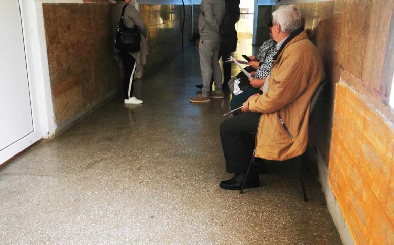 Caravana gratuită de screening HEPASKIN ajunge la Bocșa. Consultații pentru depistarea afecțiunilor hepatice și cutanate