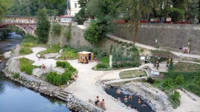 Băile Herculane: tot mai mulți turiști la cădițele cu apă sulfuroasă