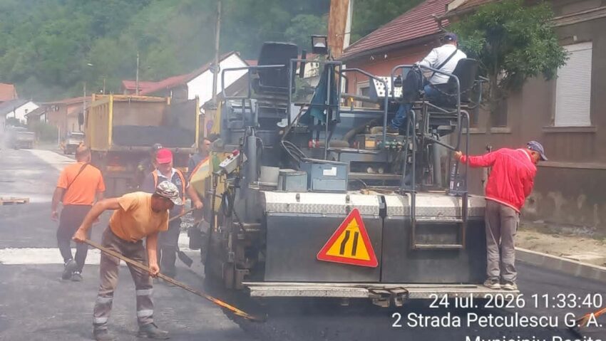 Strada G.A. Petculescu din Reșița intră în etapa finală de modernizare. Lucrările vor fi încheiate până la sfârșitul lunii august
