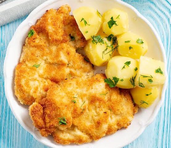 Prânzul de Duminică: Kotlet Schabowy, șnițelul polonez crocant și suculent