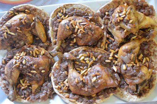 Musakhan palestinian – pui aromat cu sumac, ceapă și pâine taboon