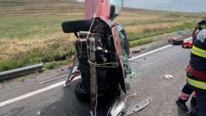 Accident grav pe DN 56A, între Izimșa și Salcia: un copil de 11 ani a murit, un bărbat a fost descarcerat și transportat la spital