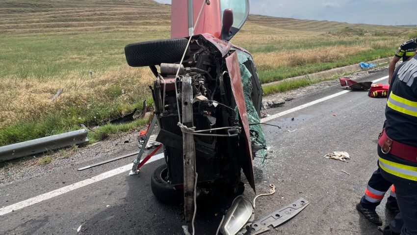 Accident grav pe DN 56A, între Izimșa și Salcia: un copil de 11 ani a murit, un bărbat a fost descarcerat și transportat la spital