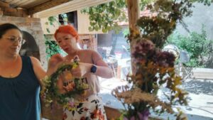 Săptămâna Florilor la Dalboşeţ: ateliere gratuite despre plante medicinale, flori și tradiții locale