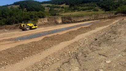 Dosar penal pentru exploatare ilegală de balast în Caraș-Severin. Extrageri fără autorizație descoperite la Liubcova