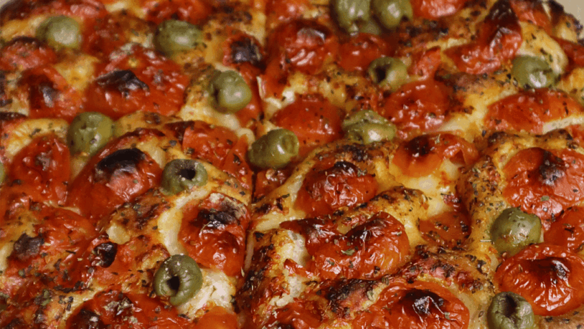 Focaccia barese, rețeta tradițională din Puglia. Cum prepari acasă specialitatea din Bari