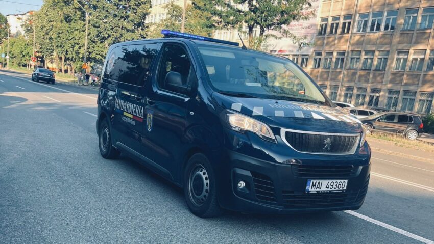 Peste 300 de produse susceptibile a fi contrafăcute, ridicate de jandarmii Grupării Mobile Timișoara