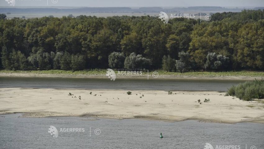 Vas de croazieră cu 186 de pasageri, eşuat pe Dunăre în Mehedinţi