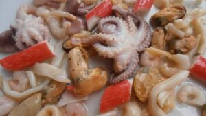 Paella cu fructe de mare
