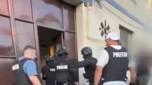 Doi suspecți acuzați de trafic de persoane pentru prelevarea de organe, prinși la Caransebeș