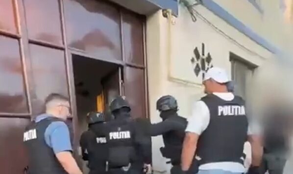Doi suspecți acuzați de trafic de persoane pentru prelevarea de organe, prinși la Caransebeș