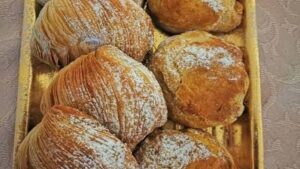 Sfogliatella sărată cu șuncă și Provola. Rețeta napolitană rapidă și crocantă