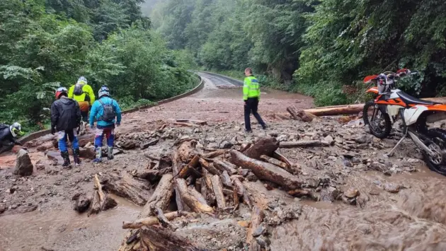 Trafic restricționat pe Transalpina după ploile abundente. Circulația se desfășoară alternativ pe un singur fir