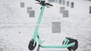 Grecia va reglementa utilizarea trotinetelor electrice