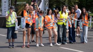 Fundația Comunitară Timișoara premiază 10 voluntari din vestul țării cu biciclete electrice
