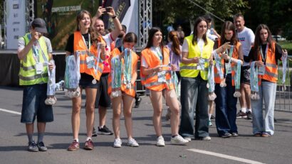 Fundația Comunitară Timișoara premiază 10 voluntari din vestul țării cu biciclete electrice