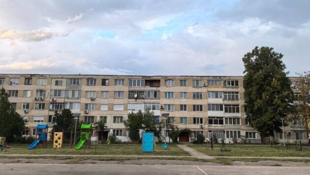 Patru blocuri din Moldova Nouă intră în reabilitare. Astăzi, 10 august, au fost semnate contractele de execuție