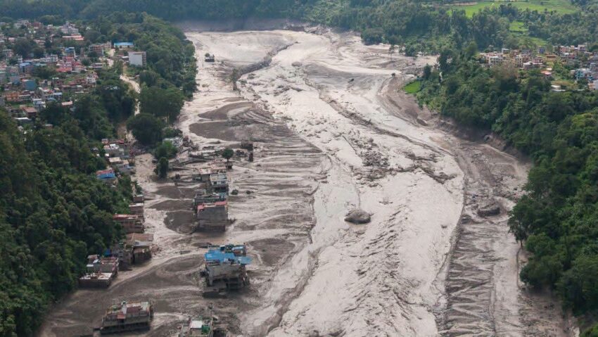 Prăbușirea unui ghețar, cauza viiturii mortale din Nepal