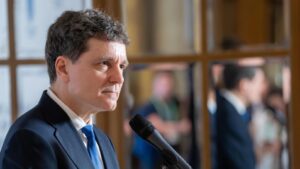 Nicușor Dan a promulgat legile privind criza de pe piața carburanților și prelungirea TVA redus la locuințe