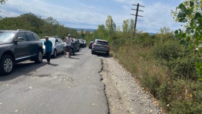 “Noi vrem asfalt!” Localnicii din zona Ilidia s-au săturat de drumul cu gropi