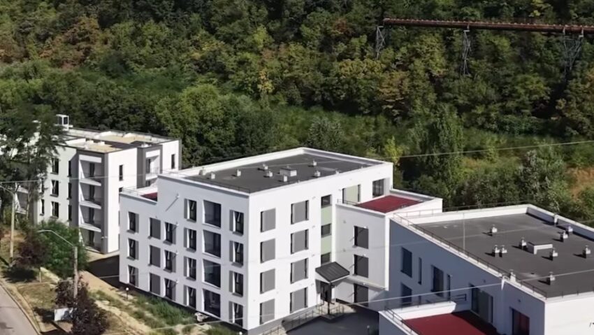 Reșița finalizează cele trei blocuri sociale din cartierul Stavila