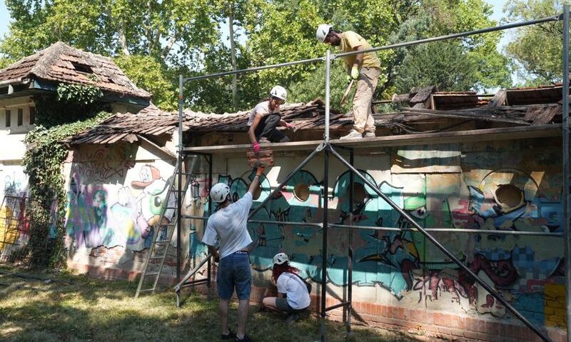 Uszoda din Timișoara intră într-un amplu proces de restaurare. Peste 100 de voluntari lucrează la salvarea ansamblului istoric